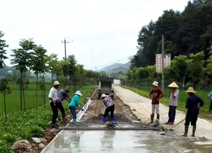 06丛林村修村级公路场景000  02.jpg